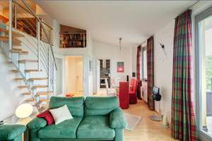 Möbliert: Individuelle Galeriewohnung mit Dachterrasse