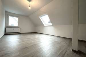 Weitläufige 2-Zimmer Dachgeschoss Wohnung in beliebter Wohngegend
