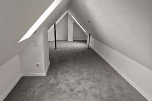 Helle 3-Zimmer-Wohnung mit zusätzlicher Nutzfläche im Dachboden – Die vollständige Adresse der Immobilie erhältst du vom Anbieter., 86165 Lechhausen-Ost, Augsburg – Vorschaubild 12