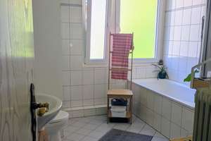 2-Zimmer-Wohnung mit großer Küche, Südbalkon & Tageslichtbad im Südviertel (Küche & Böden inkl.) – Max-Reger-Straße 5, 45128 Südviertel, Essen – Vorschaubild 2