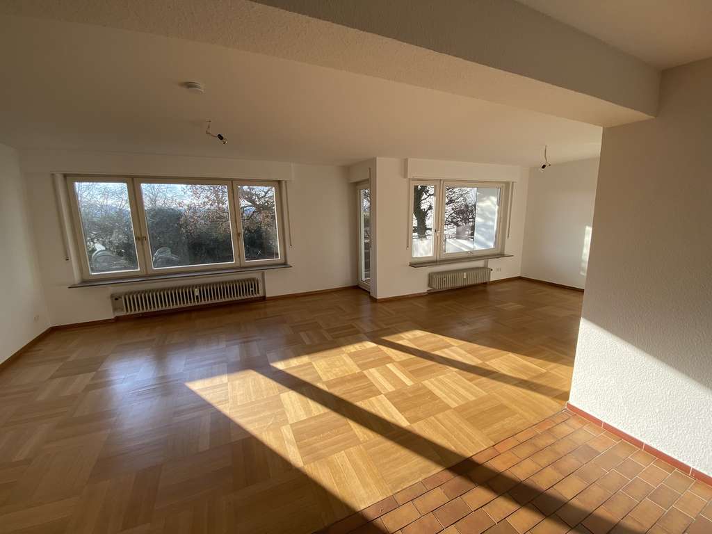 Immobilie in Leonberg - Freistehendes Mehrfamilienhaus mit viel Potenzial für Familien - Bild 4