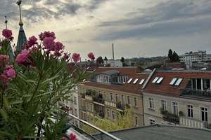 Wohntraum in historischer Straße über den Dächern von Berlin