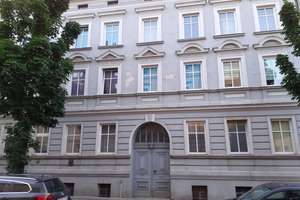 Charmantes Mehrfamilienhaus aus 1893 – teilmodernisiert, solide Substanz & Entwicklungspotenzial – Die vollständige Adresse der Immobilie erhältst du vom Anbieter., 16225 Eberswalde – Vorschaubild 1