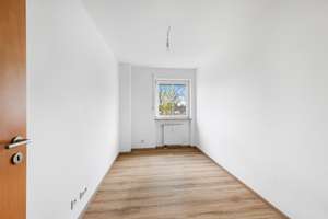 Helle 3-Zimmer-Wohnung mit Balkon, Garage & Garten-Blick in München Moosach – Dachauer Straße 354A, 80993 Alt-Moosach, München – Vorschaubild 5