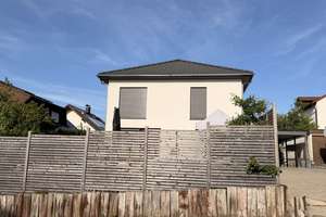 Viel Platz für den Alltag in diesem modernen Einfamilienhaus in Reutlingen-Betzingen – Die vollständige Adresse der Immobilie erhältst du vom Anbieter., 72770 Betzingen, Reutlingen – Vorschaubild 2
