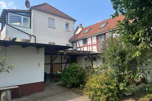 Großes Zweifamilienhaus mit viel Potenzial und neuer Heizung! – Die vollständige Adresse der Immobilie erhältst du vom Anbieter., 61130 Nidderau – Vorschaubild 1