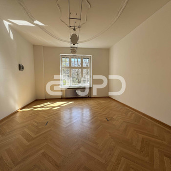 JPD - Repräsentativer Altbau I Frisch renovierte Mietfläche