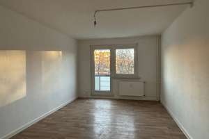 Modernisiertes Apartment für die kleine Familie! – Stendaler Straße 69, 12627 Hellersdorf, Berlin – Vorschaubild 1