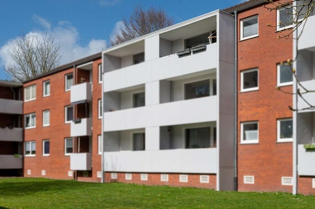 Immobilie in Leer - Bezugsfreie, sanierte 2-Zimmer-Wohnung mit Balkon  - zentrale Lage - Bild 0