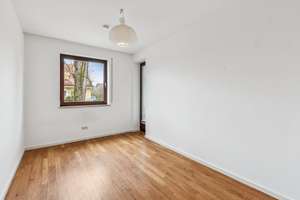 Helle 3-Zimmer-Wohnung mit Kamin und sonnigem Südbalkon in Solln – Die vollständige Adresse der Immobilie erhältst du vom Anbieter., 81479 Solln, München – Vorschaubild 3