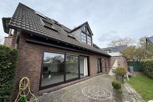 Interessantes Dreifamilienhaus (Baujahr 1993) mit XL-Doppelgarage in guter Lage von Bochum-Linden – Die vollständige Adresse der Immobilie erhältst du vom Anbieter., 44879 Linden, Bochum – Vorschaubild 2
