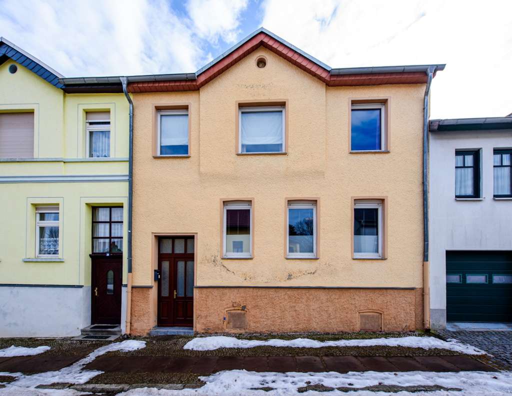 Immobilie in Ballenstedt - Mehr als 1 Wohnung: Gepflegtes Reihenhaus als Einstieg ins Eigentum-klein im Aufwand-groß im Gefühl! - Bild 1