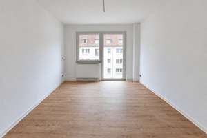 IHR ERSTBEZUG IN IDYLLISCHER LAGE | Traumhafte 4-Raum-Wohnung mit Süd-Balkon und Tageslichtbad – 4567 Kitzscher – Vorschaubild 4