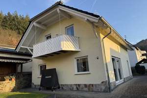 Gepflegtes Wohnhaus in zweiter Reihe – ideal für die kleine Familie – Die vollständige Adresse der Immobilie erhältst du vom Anbieter., 56337 Arzbach – Vorschaubild 2