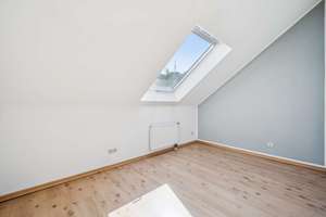 Wohnen mit Atmosphäre und Weitblick am Giersberg: 4ZKB mit EBK, Dachterrasse, Stellplatz und Garten – Edith-Langner-Straße 73, 57072 Siegen, Siegen – Vorschaubild 10