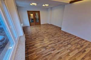 Zentrum nahe Neuwertige (frisch Renovierte) EG-Wohnung mit zwei Zimmer, Bad, Küche (mit EBK), Balkon – Hambergstraße 15, 57074 Siegen, Siegen – Vorschaubild 12