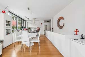 Stilvolle Architektenwohnung mit grünem Refugium und überdachter Sonnenterrasse – Die vollständige Adresse der Immobilie erhältst du vom Anbieter., 22589 Sülldorf, Hamburg – Vorschaubild 3