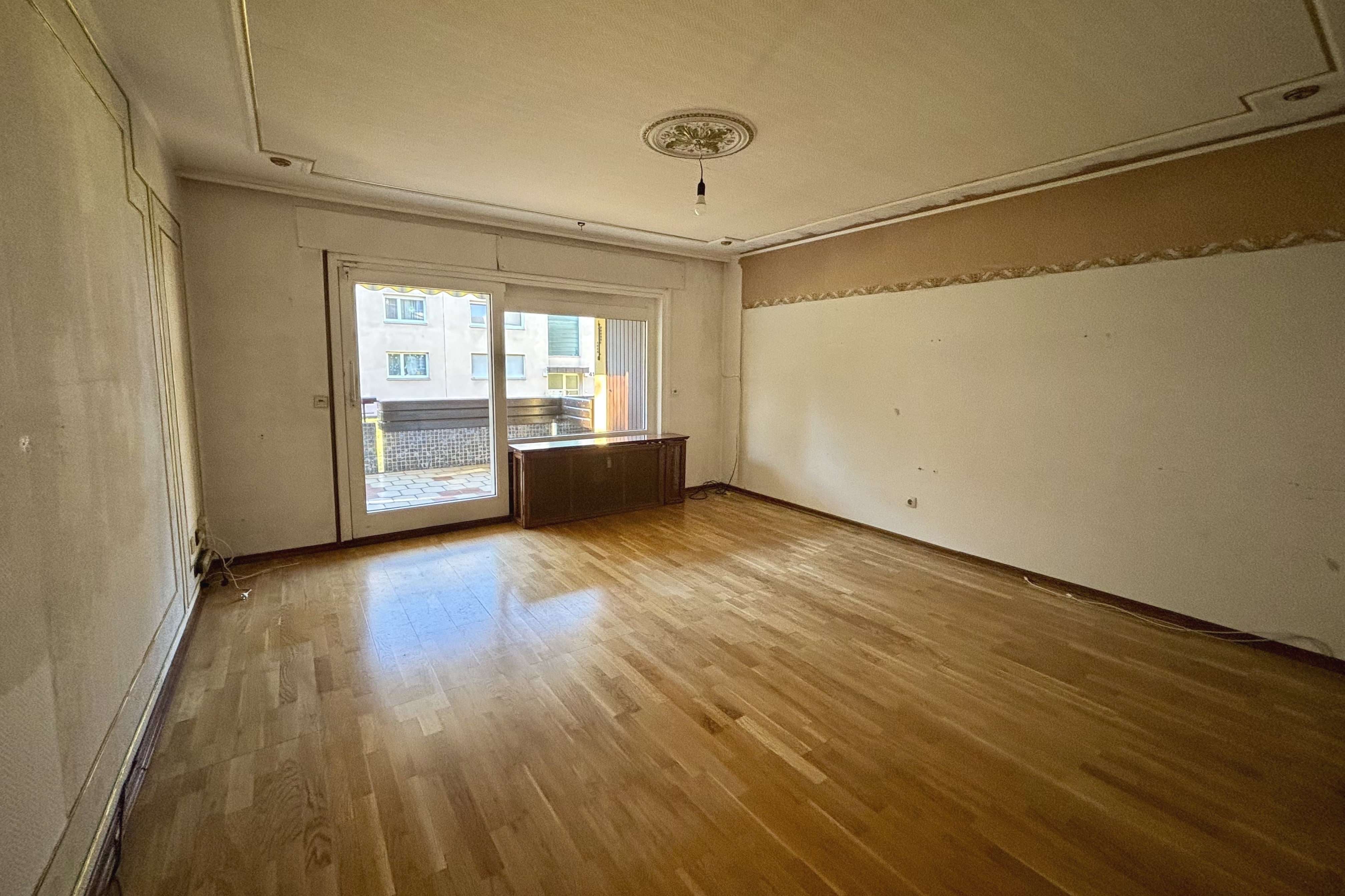 Sofort frei! Renovierungsbedürftige 2-Zi.-Whg. mit Balkon und Stellplatz in ruhiger Lage!, Stuttgart – Bild 2