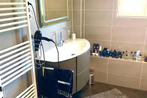 RESERVIERT!  1 Fam. Haus mit 2. Garagen, 4. Stellplätze großer Garten + kl. Hinterhaus TOP Zustand – Uhlandstraße 17, 63457 Main-Kinzig-Kreis – Vorschaubild 22