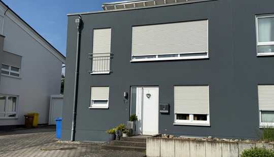 Bild von Doppelhaushälfte mit großem Grundstück in Hünstetten