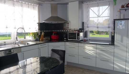 Bild von Schickes und großzügiges Einfamilienhaus mit Einliegerwohnung, moderne Einbauküche, komfortable Dopp