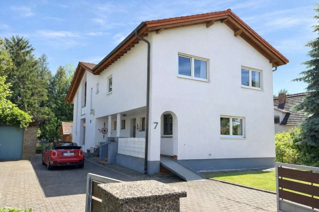 Immobilie in Einhausen - Zwei- bis Dreifamilienhaus mit vielseitigen Nutzungsmöglichkeiten und großem Garten - Bild 1