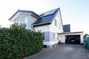 Modernes und energieeffizientes Einfamilienhaus mit großem Wohlfühlfaktor – Lippe (Kreis) – Vorschaubild 1