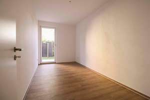 Exklusive 4- Zimmer-Wohnung mit 40m² großer Südterrasse u. Tiefgaragenstellplatz in Chemnitz Hutholz – Die vollständige Adresse der Immobilie erhältst du vom Anbieter., 9123 Hutholz, Chemnitz – Vorschaubild 11
