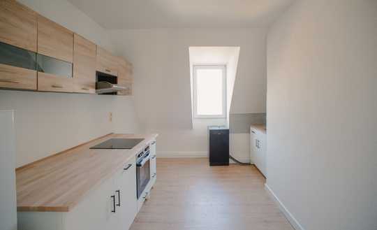 Sanierte 3-Zimmer-Dachgeschosswohnung mit Einbauküche