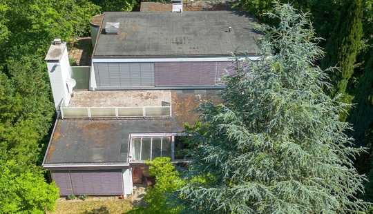 Bild von Architektenvilla mit Pool und Parkgrundstück – stilvolles Wohnen in Wellingsbüttel