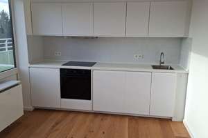 Vollmöblierte 1-Zimmer-Wohnung mit großer Dachterasse