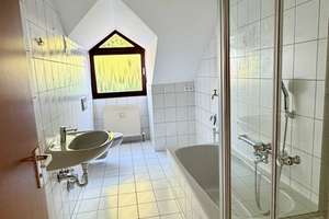3-Zimmer DG Wohnung mit modernisierter Küche, Balkon & PV Anlage – Erlenfeld 20, 91056 Alterlangen, Erlangen – Vorschaubild 10