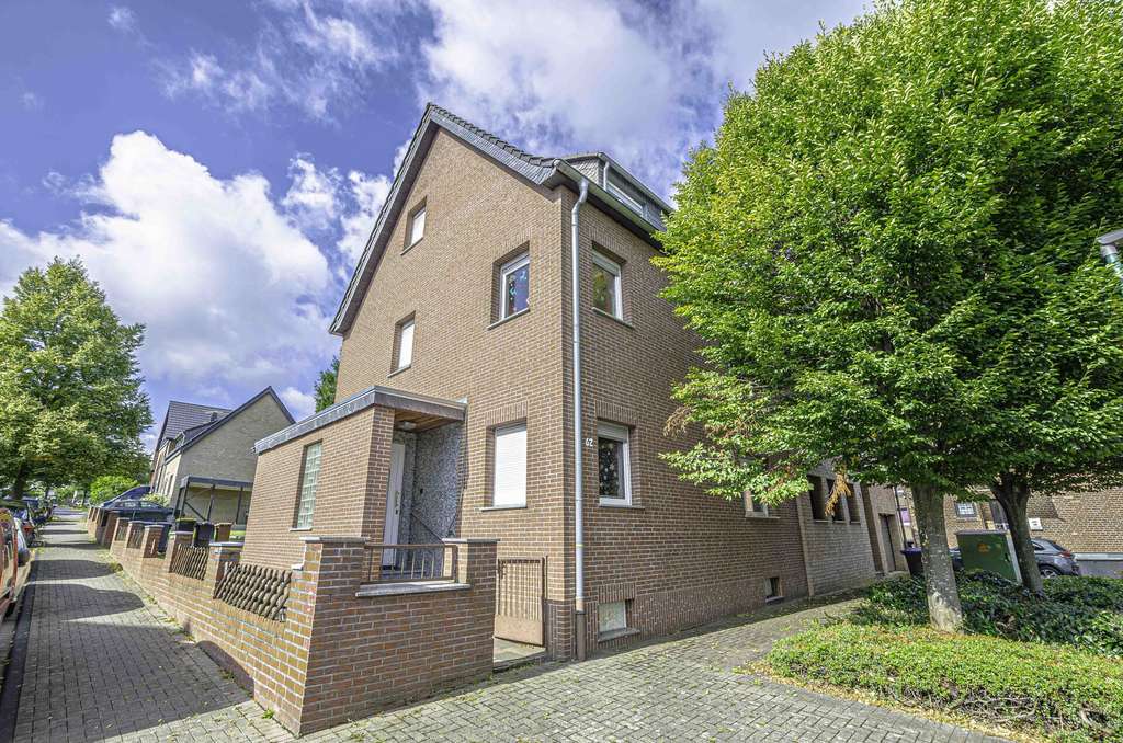 Immobilie in Hürth - Provisionsfrei: Großzügiges Mehrgenerationenhaus auf drei Wohnebenen in ruhiger, gewachsener Lage - Bild 1