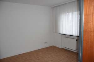 Stilvolle, modernisierte 2-Zimmer-Wohnung mit Balkon und EBK in Mainz – Laubenheimer Straße 33a, 55130 Weisenau, Mainz – Vorschaubild 4