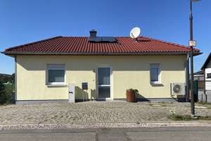 Wohnen auf einer Ebene – moderner Bungalow in Großfahner – Die vollständige Adresse der Immobilie erhältst du vom Anbieter., 99100 Großfahner – Vorschaubild 1
