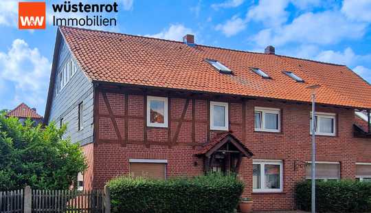 Bild von Stilvolles Mehrfamilienhaus mit architektonischem Reiz, Rückzugsqualität und Gestaltungsspielraum