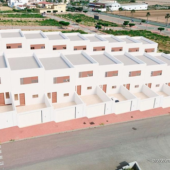 Doppelhaushälfte auf zwei Ebenen mit 3 Schlafzimmern in Antas, Almería