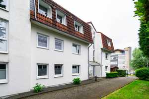 Lichtdurchflutetes 2-Zimmer-Wohnhighlight mit Balkon in Südlage-stilvoll wohnen. Sackgassenendlage. – Albertus-Magnus-Straße 20a, 42719 Solingen – Vorschaubild 1