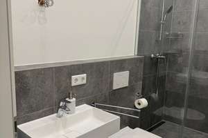 2-Zimmer-Wohnung mit Terrasse in Mainz – frisch renoviert – auch Tausch möglich – Die vollständige Adresse der Immobilie erhältst du vom Anbieter., 55118 Neustadt, Mainz – Vorschaubild 2