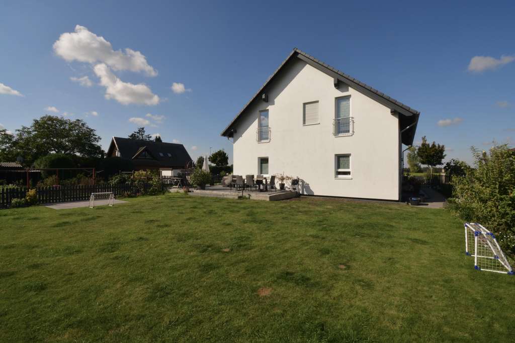 Immobilie in Velten - Modernes Zweifamilienhaus mit Blick ins Grüne – Baujahr 2018 in Velten - Bild 0