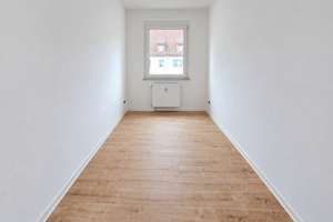 IHR ERSTBEZUG IN IDYLLISCHER LAGE | Traumhafte 4-Raum-Wohnung mit Süd-Balkon und Tageslichtbad – 4567 Kitzscher – Vorschaubild 8