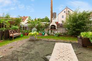 Charmantes Mehrfamilienhaus mit 3 Einheiten, Garten & Ausbaupotenzial in zentraler Lage – Die vollständige Adresse der Immobilie erhältst du vom Anbieter., 95676 Wiesau – Vorschaubild 2