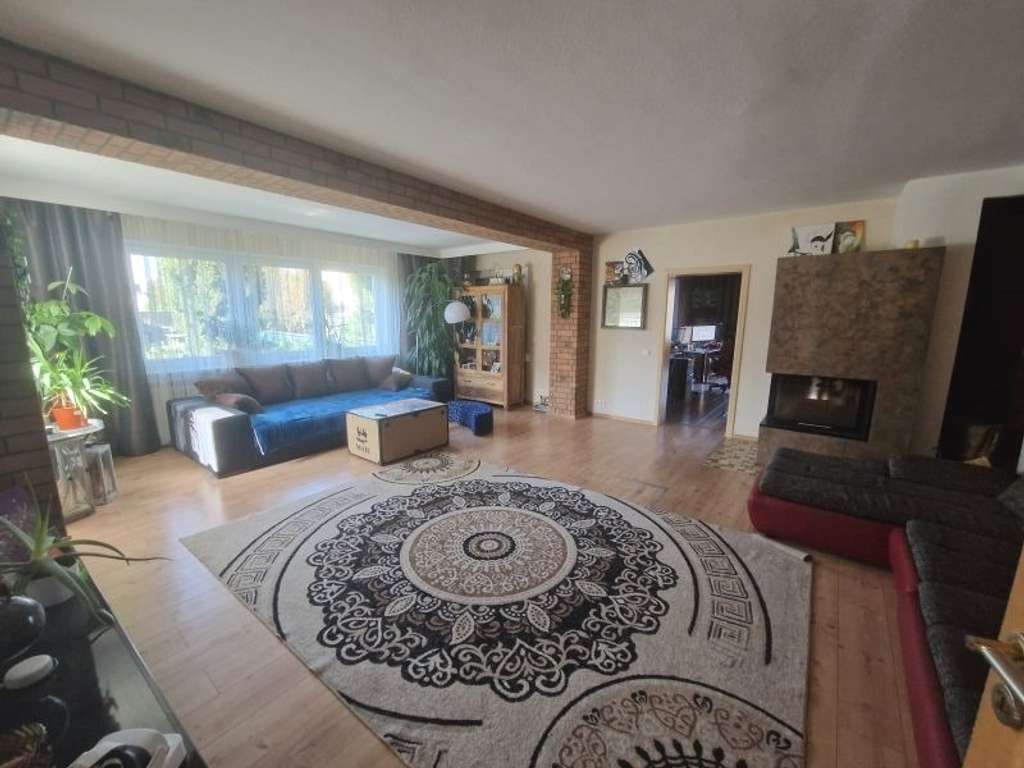 Immobilie in Großniedesheim - Großes 1–2 Familienhaus mit Garagen, Pool und herrlich großem Garten - Bild 3