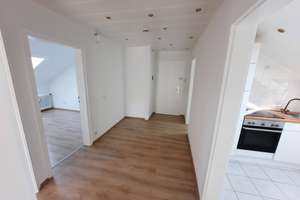 Schicke 3 Zimmer Wohnung mit Küche und Balkon