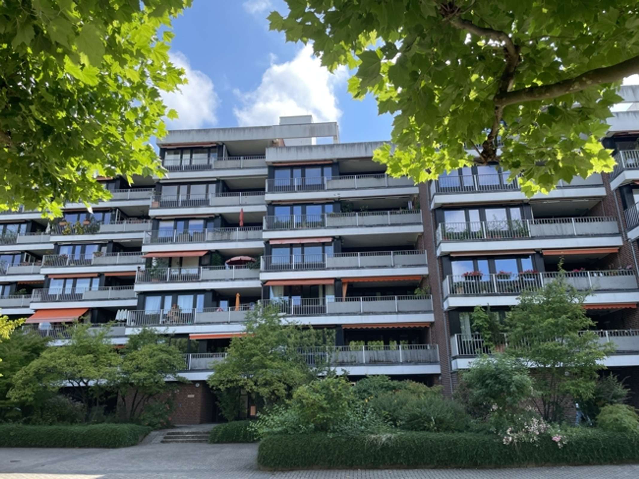 5-Zimmer-ETW mit Panoramablick und herrlicher Loggia in Waldrandnähe des oberen Ostviertels