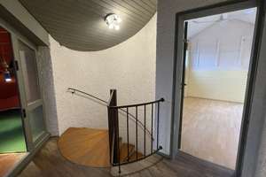 *Provisionsfrei*Ein echtes 2-Familienhaus mit unverwechselbarem Kamin-Unikat &idyllischem Grundstück – Rosmerthastraße xx, 55126 Finthen, Mainz – Vorschaubild 52