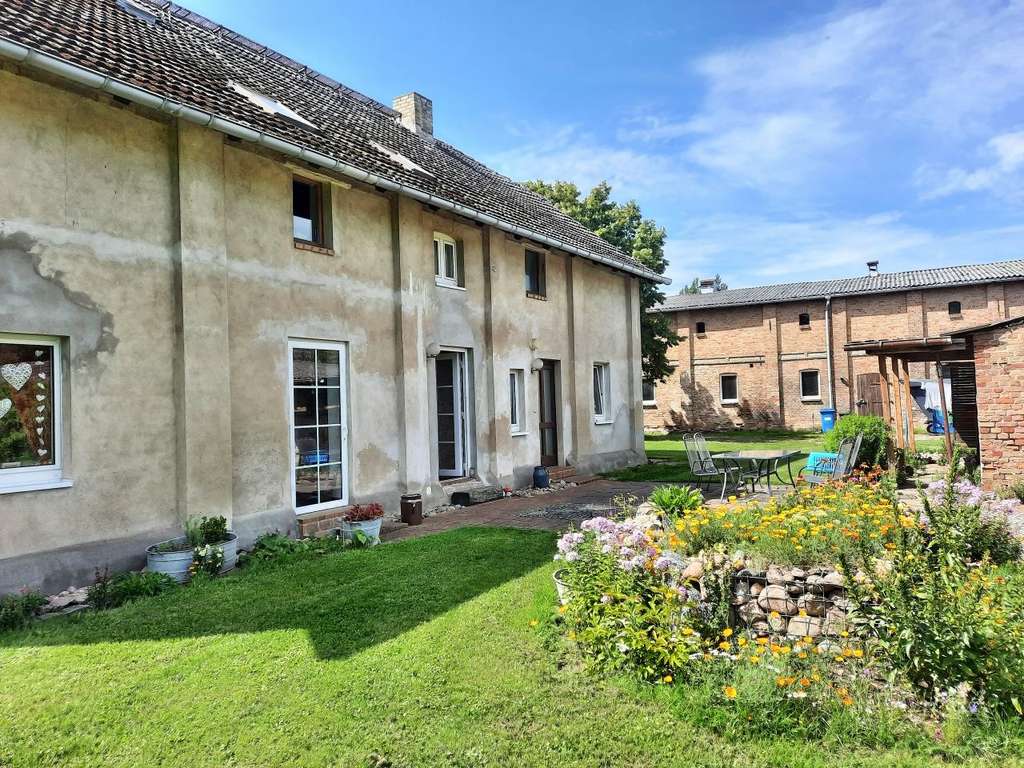 Immobilie in Sarnow - Sehr günstig ! Großes Haus mit 2 Wohneinheiten in Sarnow zu verkaufen - Bild 2