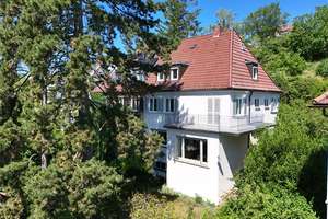 Historischer Charme & großes Grundstück! Wohnhaus mit Potenzial in schöner Halbhöhenlage