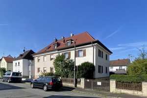 CHARMANTE ZWEIFAMILIEN-DOPPELHAUSHÄLFTE VON 1930 MIT NEBENGEBÄUDE IN NBG-FISCHBACH – Nürnberg – Vorschaubild 1