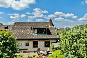 EINFAMILIENHAUS-ENSEMBLE AUF EINEM PARKÄHNLICHEN GRUNDSTÜCK MIT MASSIVEM GARTENHAUS – Segeberg (Kreis) – Vorschaubild 9